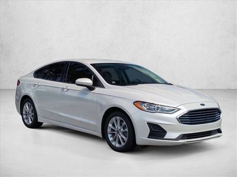 Used 2020 Ford Fusion SE image 3