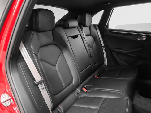 Certified 2023 Porsche Macan AWD/4WD image 27