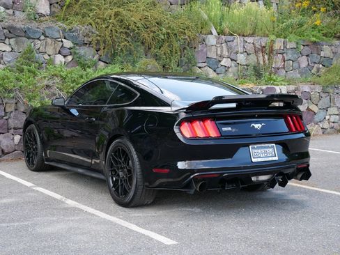Used 2017 Ford Mustang Coupe RWD image 4
