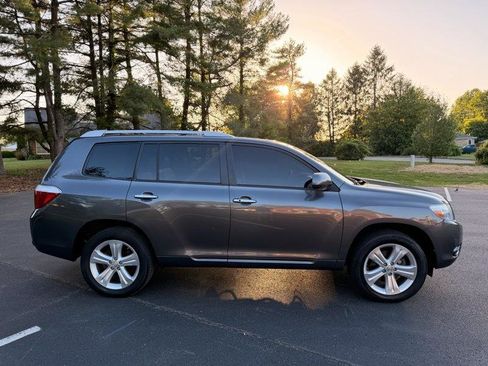 Used 2010 Toyota Highlander Limited image 4