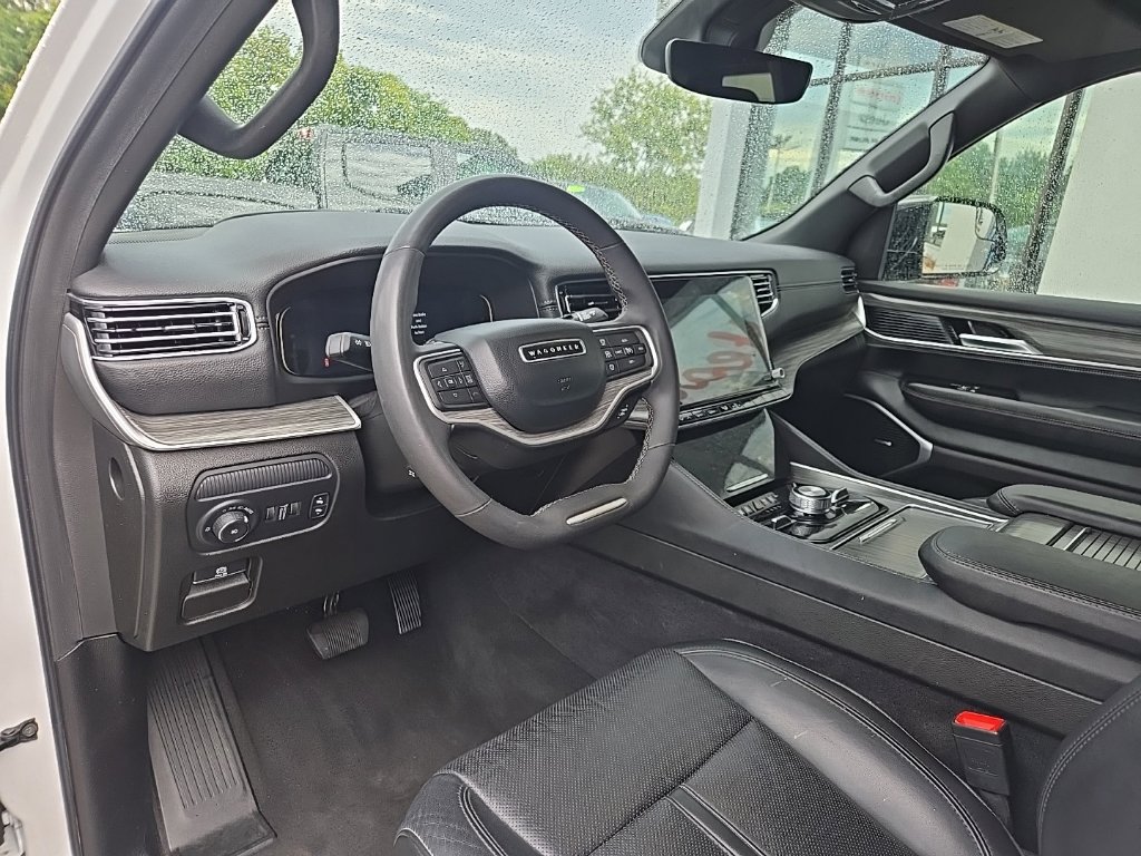 Used 2024 Jeep Wagoneer Series III AWD/4WD image 10