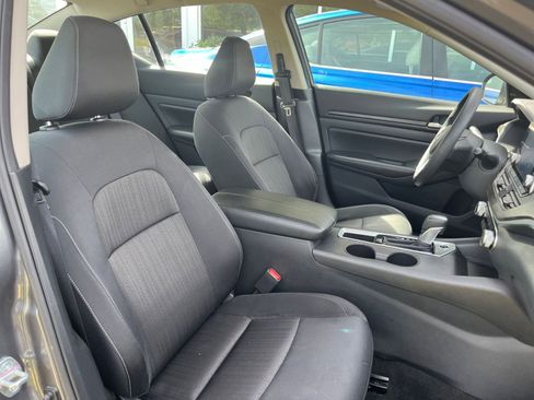 Used 2025 Nissan Altima 2.5 SV image 36