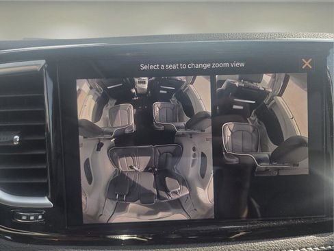 Used 2024 Chrysler Pacifica Limited w/ Uconnect Theater Family Group image 38