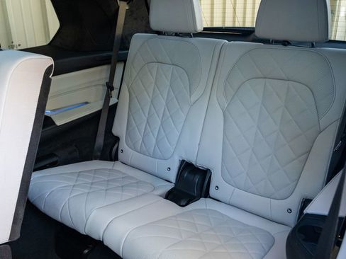 Used 2023 BMW X7 xDrive40i w/ Premium Package image 31