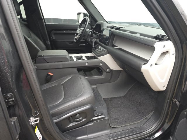 Used 2025 Land Rover Defender 110 S AWD/4WD image 28