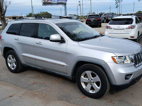Used 2011 Jeep Grand Cherokee Laredo AWD/4WD image 7