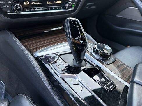 Used 2021 BMW M550i xDrive w/ Executive Package AWD/4WD image 17
