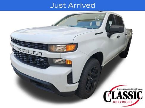 Used 2021 Chevrolet Silverado 1500 Custom w/ LPO, Blackout Package AWD/4WD image 4
