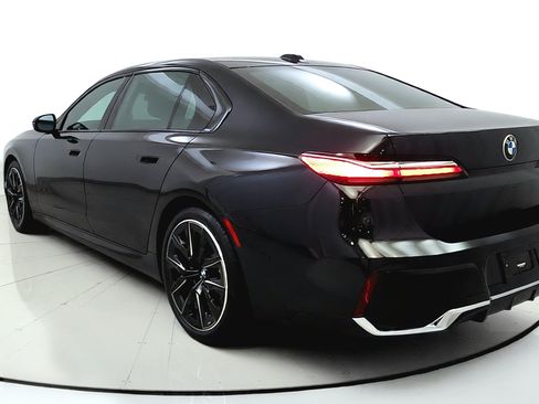 Used 2023 BMW 740i w/ Parking Assistance Package RWD image 5