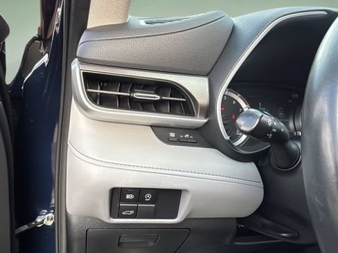 Used 2023 Toyota Highlander XLE FWD image 22