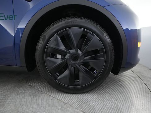 Used 2024 Tesla Model Y 2WD image 20