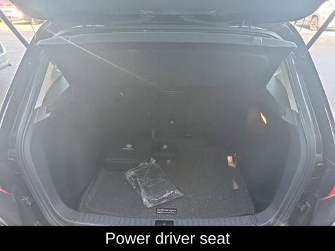 Used 2023 Volkswagen Taos SE w/ Black Wheel Package image 8