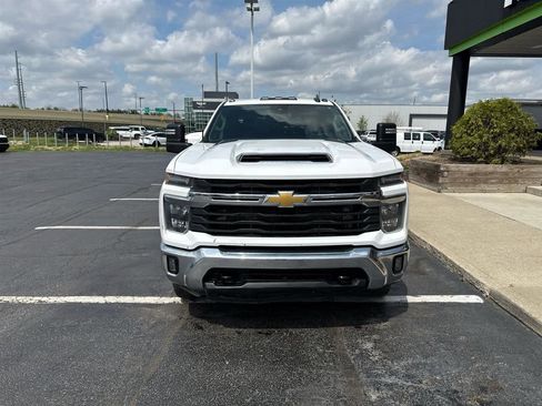 Used 2024 Chevrolet Silverado 3500 LT w/ Convenience Package image 3