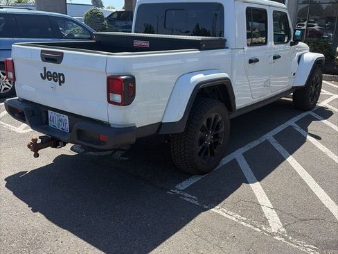Used 2024 Jeep Gladiator Sport AWD/4WD image 3