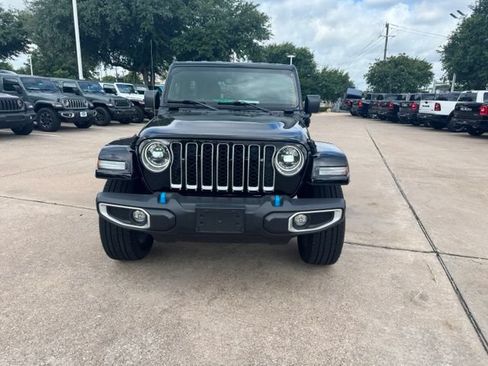 Used 2023 Jeep Wrangler Unlimited Sahara AWD/4WD image 2