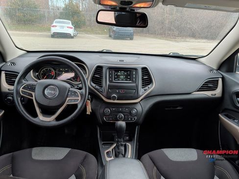 Used 2017 Jeep Cherokee Sport w/ Safety Group image 18