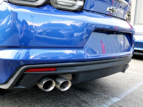 Used 2021 Chevrolet Camaro LT w/ RS Package image 12