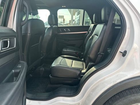 Used 2018 Ford Explorer XLT w/ Equipment Group 202A FWD image 19