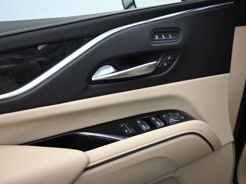 Used 2024 Cadillac Escalade ESV Premium Luxury image 9