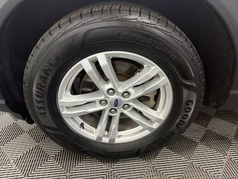 Used 2023 Ford Explorer XLT AWD/4WD image 28