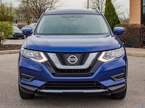 Used 2017 Nissan Rogue SV image 2