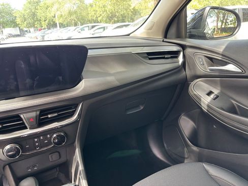 Used 2025 Buick Encore GX Preferred FWD image 34