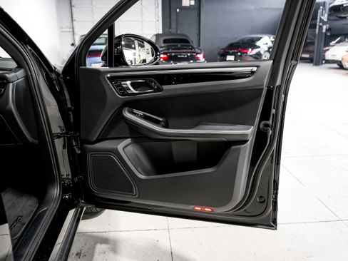 Used 2024 Porsche Macan image 20