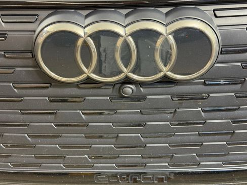 Used 2023 Audi Q4 e-tron Prestige w/ Black Optic Package AWD/4WD image 21