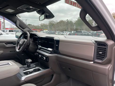 Used 2022 GMC Sierra 1500 SLT w/ SLT Premium Plus Package image 32