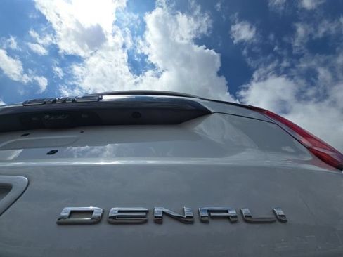 Used 2024 GMC Yukon Denali Ultimate AWD/4WD image 9
