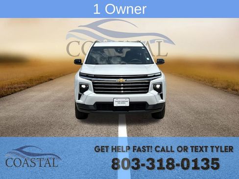 Used 2025 Chevrolet Traverse LT FWD image 2