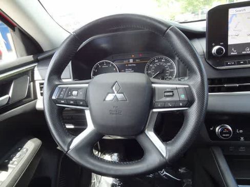 Used 2024 Mitsubishi Outlander SE FWD image 11