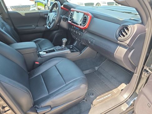 Used 2020 Toyota Tacoma TRD Sport w/ TRD Premium Sport Package AWD/4WD image 33