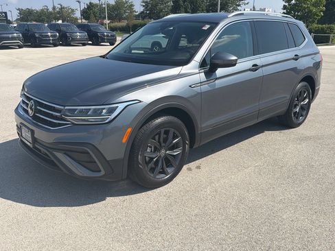 Certified 2023 Volkswagen Tiguan SE FWD image 3