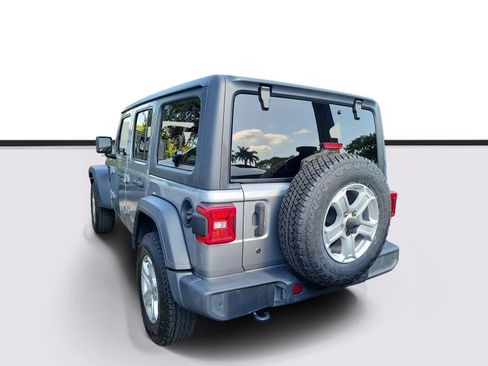 Used 2018 Jeep Wrangler Unlimited Sport S AWD/4WD image 3