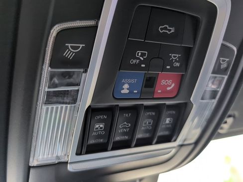Used 2019 RAM 1500 Laramie AWD/4WD image 22