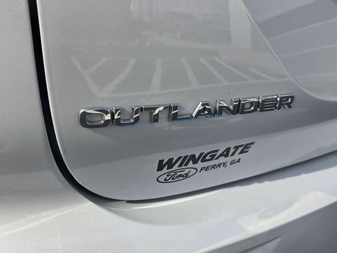 Used 2024 Mitsubishi Outlander ES FWD image 10