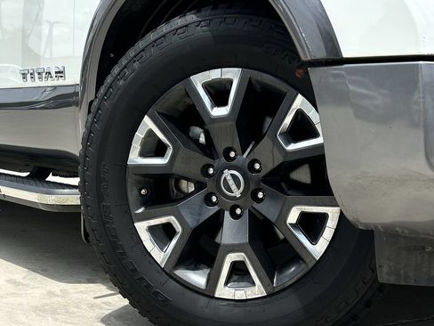 Used 2023 Nissan Titan Platinum Reserve w/ Moonroof Package RWD image 11