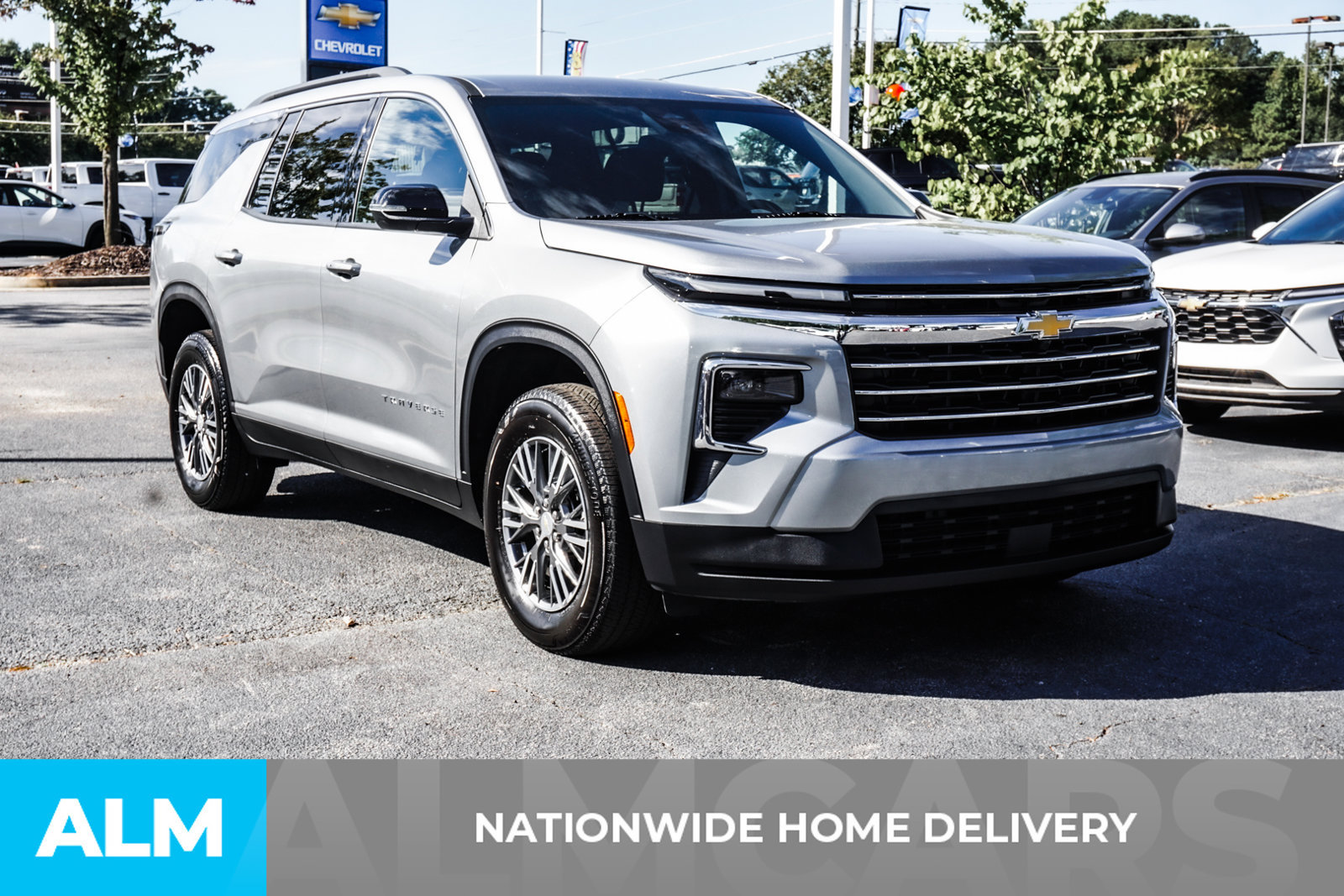 Used 2025 Chevrolet Traverse LT w/ LPO, Floor Liner Package FWD image 5