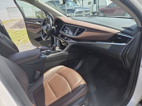 Used 2018 Buick Enclave Avenir FWD image 15
