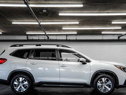 Used 2024 Subaru Ascent Premium w/ Convenience Package AWD/4WD image 6