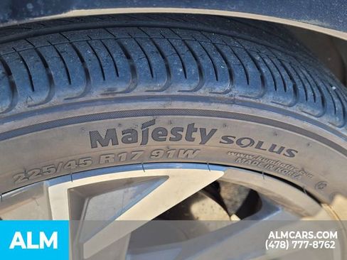 Used 2024 Hyundai Elantra Limited image 25