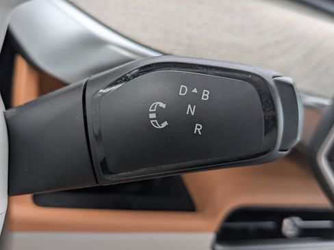 Used 2025 Volkswagen ID. Buzz Pro S Plus RWD image 33