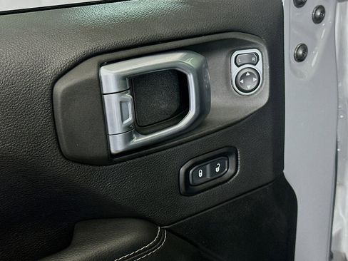 Used 2023 Jeep Wrangler Sahara image 15