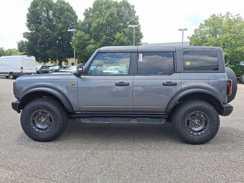 New 2025 Ford Bronco Badlands image 4