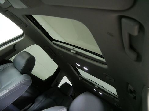 Used 2021 Buick Enclave Premium w/ Sun and Sites Package image 13