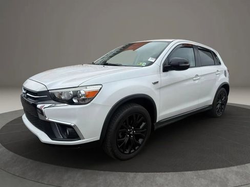 Used 2018 Mitsubishi Outlander Sport ES image 2