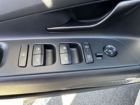 Used 2025 Hyundai Elantra SEL w/ Cargo Package FWD image 18