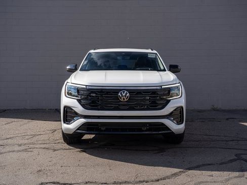 New 2026 Volkswagen Atlas Cross Sport SEL R-Line image 2