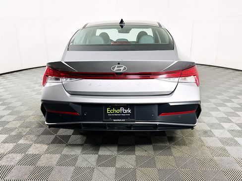 Used 2024 Hyundai Elantra Limited FWD image 7